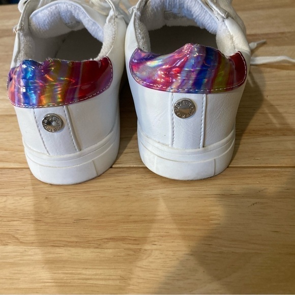 Steve Madden shoes in size 6. Has shiny star & shiny part on back of shoe - Picture 9 of 10